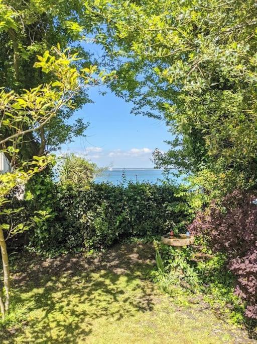 Cliffside Apartment Cowes  Exterior photo